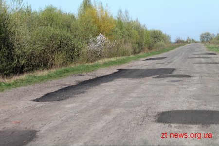 На Житомирщині проводять ямкові ремонти доріг