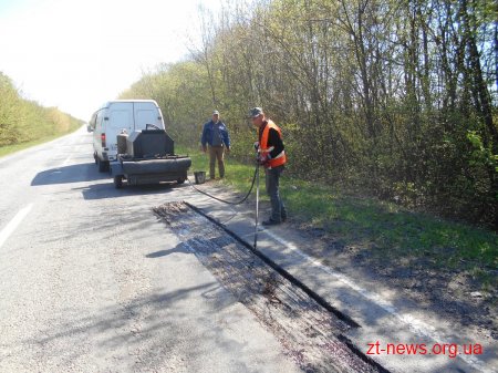 На Житомирщині проводять ямкові ремонти доріг
