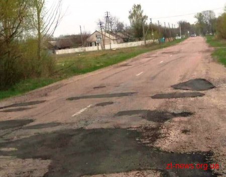 На Житомирщині проводять ямкові ремонти доріг
