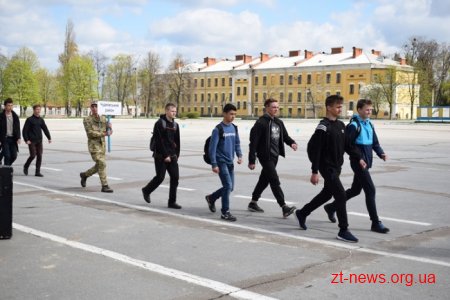 Близько 10 команд із шкіл області традиційно взяли участь в обласній спартакіаді допризовної молоді