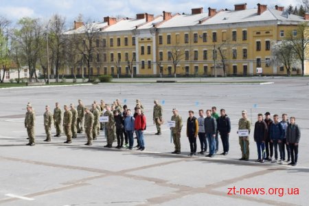 Близько 10 команд із шкіл області традиційно взяли участь в обласній спартакіаді допризовної молоді