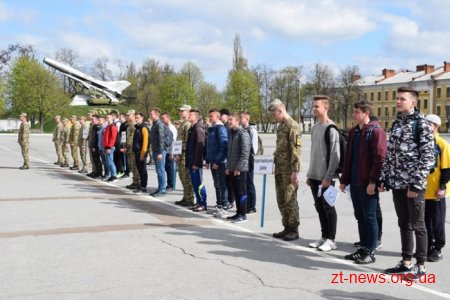 Близько 10 команд із шкіл області традиційно взяли участь в обласній спартакіаді допризовної молоді