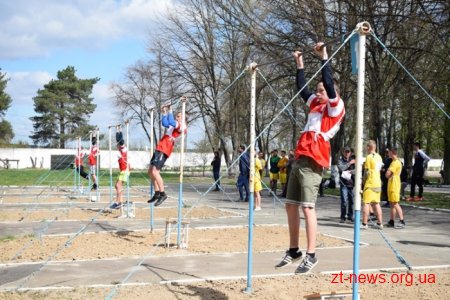 Близько 10 команд із шкіл області традиційно взяли участь в обласній спартакіаді допризовної молоді