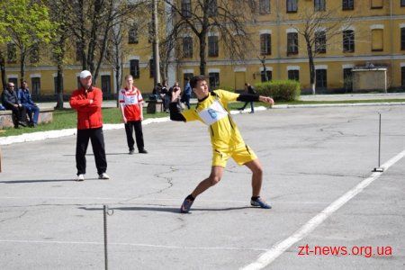 Близько 10 команд із шкіл області традиційно взяли участь в обласній спартакіаді допризовної молоді