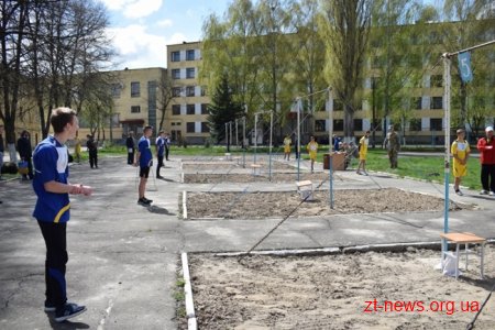 Близько 10 команд із шкіл області традиційно взяли участь в обласній спартакіаді допризовної молоді