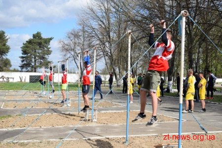 Близько 10 команд із шкіл області традиційно взяли участь в обласній спартакіаді допризовної молоді
