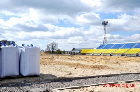 На стадіоні «Полісся» завершили будівельні роботи у тренерській та готують майданчик під палі