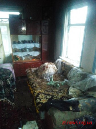На Житомирщині рятувальники загасили 3 будівлі, що одночасно палали на території приватного господарства
