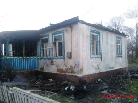 На Житомирщині рятувальники загасили 3 будівлі, що одночасно палали на території приватного господарства