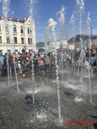 На Михайлівській урочисто відкрили фонтан