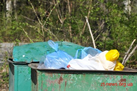 Працівники ОДА висадили алею з ялинок та бузку у Гідропарку
