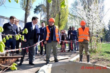 За вихідні працівники "Житомирводоканалу" встановили нові насоси та замінили задвижки