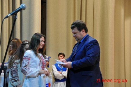 У Житомирі привітали 155 дітей-сиріт, які цього року стануть випускниками