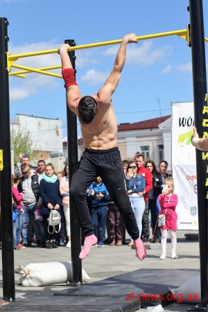 В Житомирі відкрився сезон із занять "Street Workout"