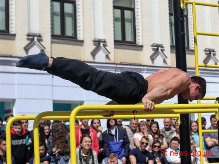 В Житомирі відкрився сезон із занять "Street Workout"