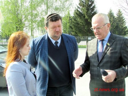 Родині з Новограда-Волинського, яка взяла на виховання 5 дітей, придбали будинок