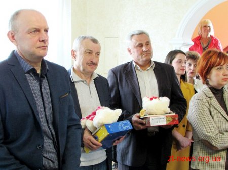 Родині з Новограда-Волинського, яка взяла на виховання 5 дітей, придбали будинок