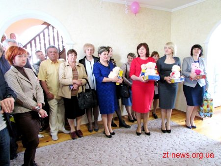 Родині з Новограда-Волинського, яка взяла на виховання 5 дітей, придбали будинок