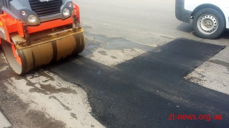 На вулиці Параджанова розпочали ямковий ремонт