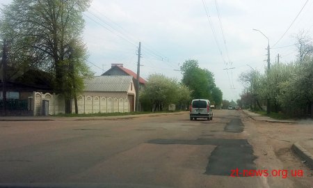 На вулиці Параджанова розпочали ямковий ремонт