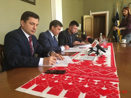 Житомиряни незабаром зможуть повідомити про відкритий люк, яму на дорозі або порив онлайн