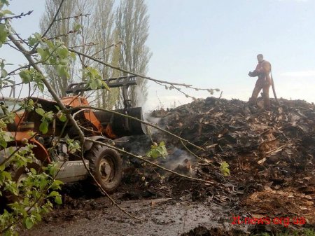 У Бердичеві на території деревообробного підприємства загорілися відходи деревини