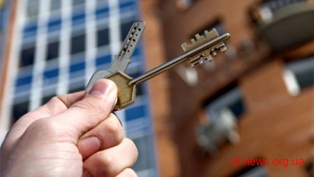 У Житомирі адвокат скориставшись довірою жінки продав її квартиру