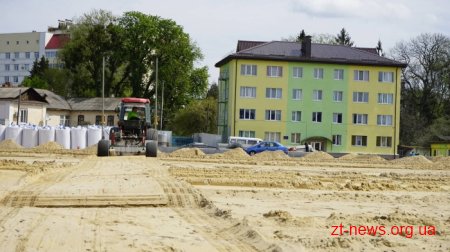 На стадіоні «Полісся» роблять армовані каркаси під палійне поле