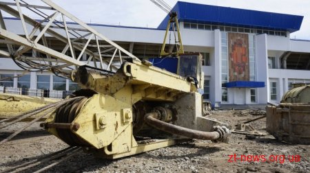 На стадіоні «Полісся» роблять армовані каркаси під палійне поле
