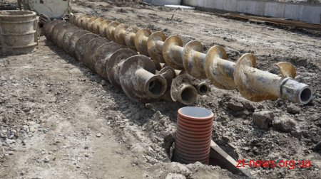 На стадіоні «Полісся» роблять армовані каркаси під палійне поле