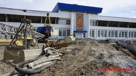 На стадіоні «Полісся» роблять армовані каркаси під палійне поле