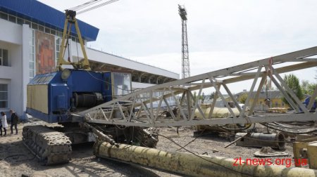 На стадіоні «Полісся» роблять армовані каркаси під палійне поле