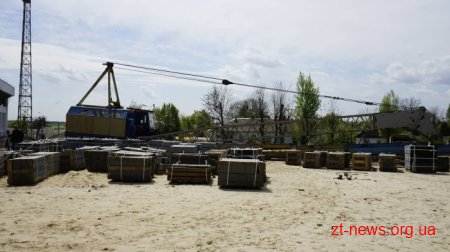 На стадіоні «Полісся» роблять армовані каркаси під палійне поле
