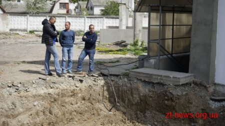 На стадіоні «Полісся» роблять армовані каркаси під палійне поле