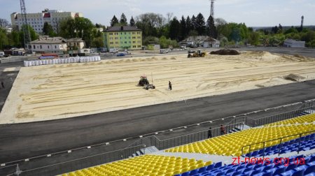 На стадіоні «Полісся» роблять армовані каркаси під палійне поле