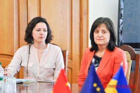 Голова ОДА провів зустріч з представником фонду Lumos Софі Елліс-Бекстор