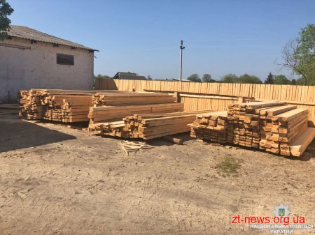 Поліцейські Житомирщини у ході розслідування незаконних вирубок лісу провели півтора десятка обшуків