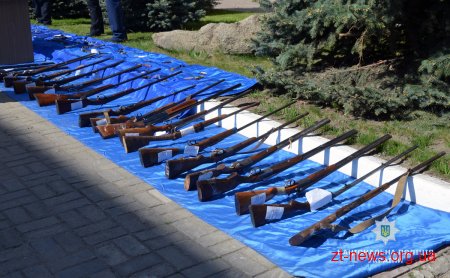 Жителі Житомирщині за місяць здали до поліції понад 260 одиниць зброї
