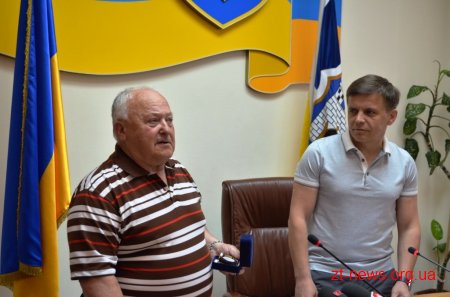 Іменним годинником міського голови нагородили Леоніда Котвицького