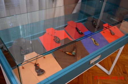 В Домі української культури відкрили виставку «Несу красу»
