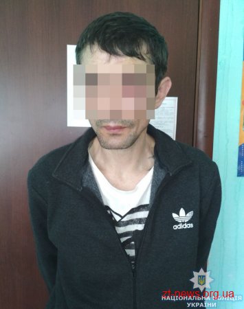 Правоохоронці затримали двох крадіїв, які вранці залізли до квартири через балкон