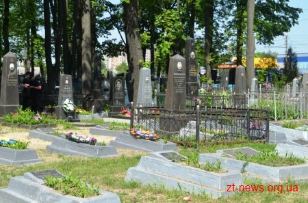У Житомирі на двох військових кладовищах вшанували пам’ять загиблих в роки Другої світової війни