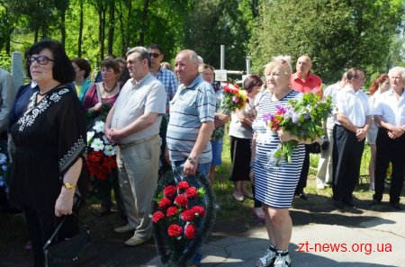 У Житомирі на двох військових кладовищах вшанували пам’ять загиблих в роки Другої світової війни