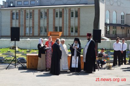 У Житомирі на двох військових кладовищах вшанували пам’ять загиблих в роки Другої світової війни