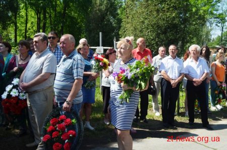 У Житомирі на двох військових кладовищах вшанували пам’ять загиблих в роки Другої світової війни