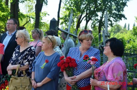 У Житомирі на двох військових кладовищах вшанували пам’ять загиблих в роки Другої світової війни