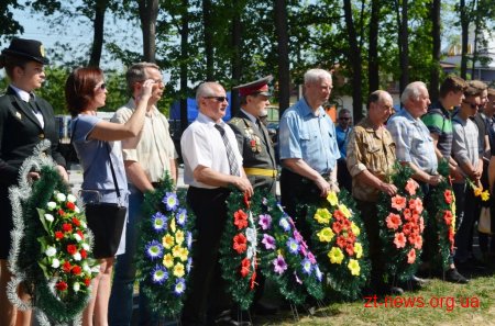 У Житомирі на двох військових кладовищах вшанували пам’ять загиблих в роки Другої світової війни