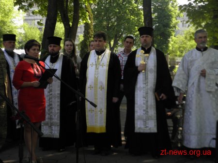 У Житомирі на двох військових кладовищах вшанували пам’ять загиблих в роки Другої світової війни