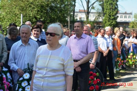У Житомирі на двох військових кладовищах вшанували пам’ять загиблих в роки Другої світової війни