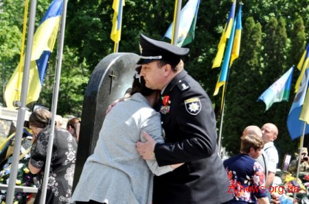 У День пам'яті та примирення житомиряни вшанували загиблих героїв АТО
